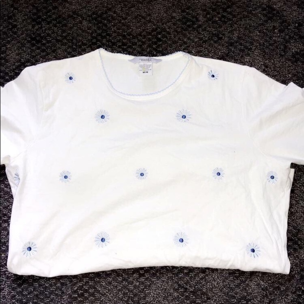 Cute T-shirt with flowers